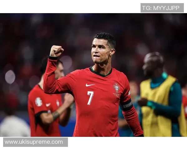 全球足球巨星风采展现与个人成就深度解析 全球足球巨星风采展现与个人成就深度解析