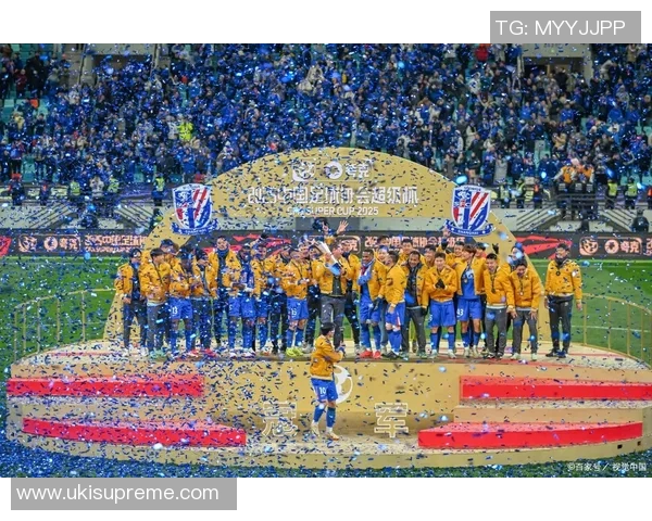 历届足球巨星回顾与荣耀时刻的全景展现 历届足球巨星回顾与荣耀时刻的全景展现