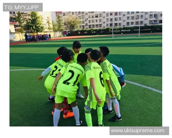 足球场上的风云人物帅气如斯,尽显魅力与才华的足球明星们 足球场上的风云人物帅气如斯,尽显魅力与才华的足球明星们